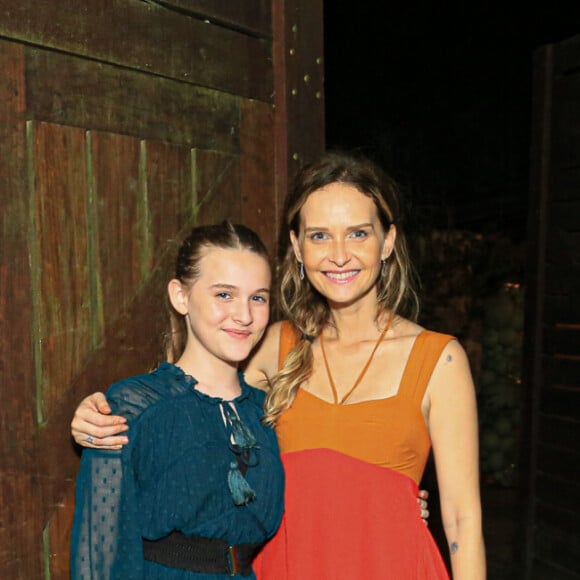 Fernanda Rodrigues e a filha Luisa, de 13 anos, posaram juntas na festa da mãe