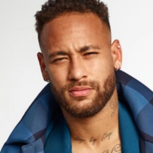 Neymar aparece só de cueca em fotos sensuais para campanha da marca de underwear de Kim Kardashian e web ironiza