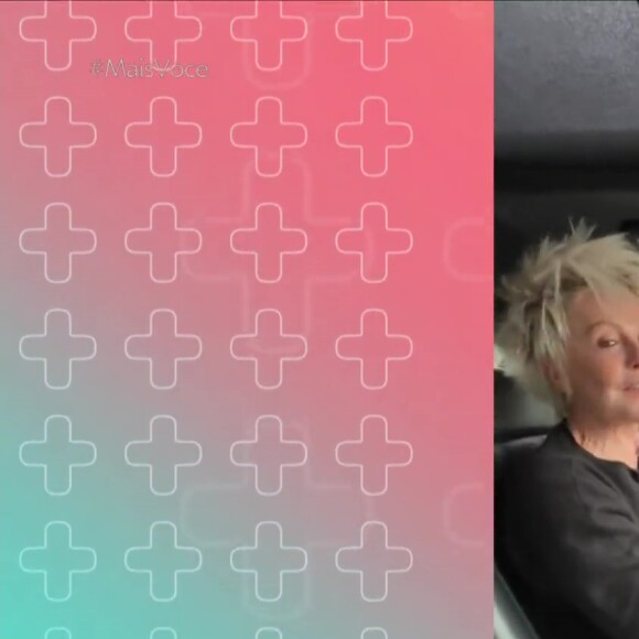 Sem maquiagem, Ana Maria Braga dirigiu o próprio carro, enquanto fazia uma série de reflexões sobre a vida e a carreira