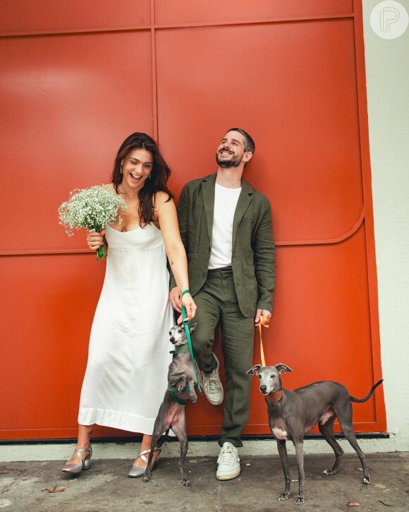 Cachorros galgos ganham destaque no casamento de Pedro Neschling e Nathalie Passos