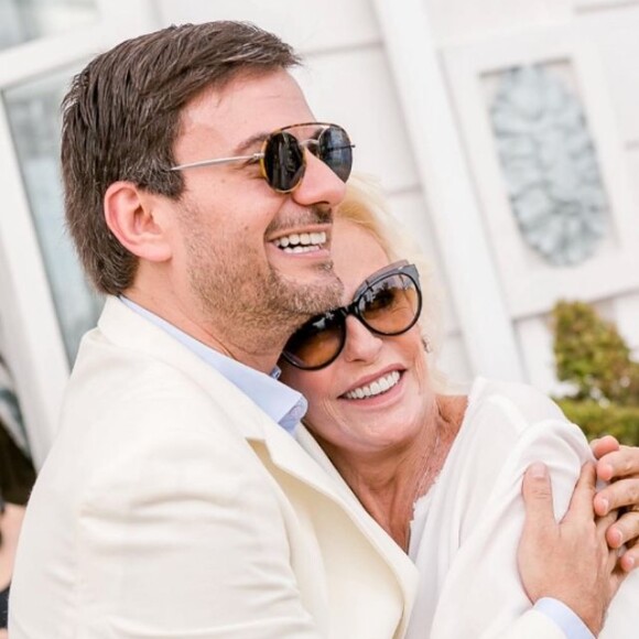 Os cliques íntimos de Ana Maria Braga com o namorado foram compartilhados por Bruno Astuto