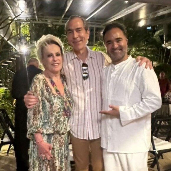 Ana Maria Braga e o namorado também surgiram juntos na foto de outro amigo do casal