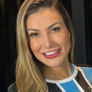 Andressa Urach curte 'colinho do filho' em momento íntimo após grande cansaço