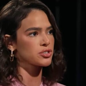 Bruna Marquezine elogia Anitta e diz que ideia de dividir aluguel nos Estados Unidos foi da cantora