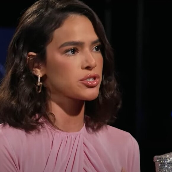 Bruna Marquezine elogia Anitta e diz que ideia de dividir aluguel nos Estados Unidos foi da cantora