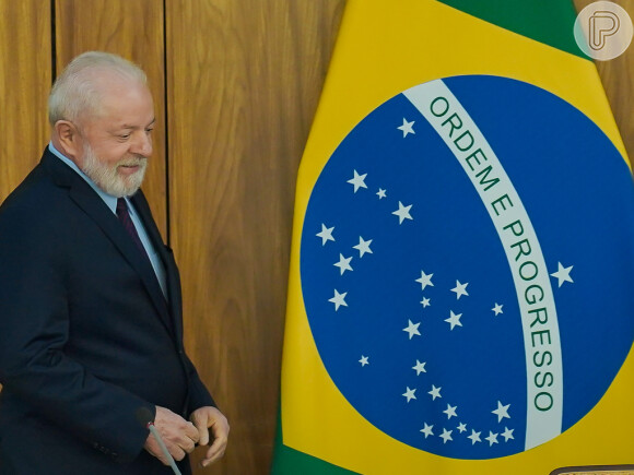 O presidente Luiz Inácio Lula da Silva utilizou o Twitter para parabenizar Lionel Messi pela oitava vitória como Bola de Ouro