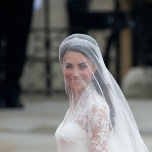 Kate Middleton apostou no cabelo meio-preso em seu casamento, contrariando o desejo de alguns membros da família real