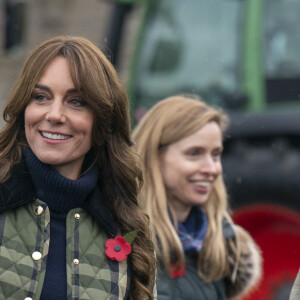 O agasalho verde xadrez usado por Kate Middleton foi destaque no look da Princesa de Gales