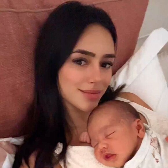 Bruna Biancardi voltou às redes sociais neste domingo (05) e explicou por que Mavie não estava em um dispositivo de segurança