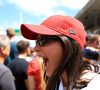 Bruna Marquezine misturou diferentes grifes em look para assistir Fórmula 1