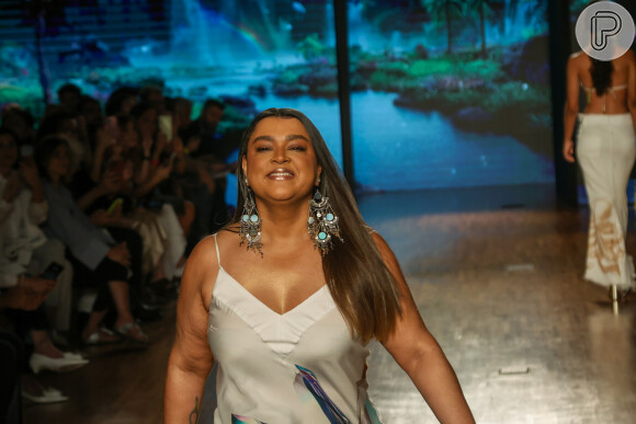 Preta Gil desfilou pela The Paradise na São Paulo Fashion Week nesta quinta-feira (09)