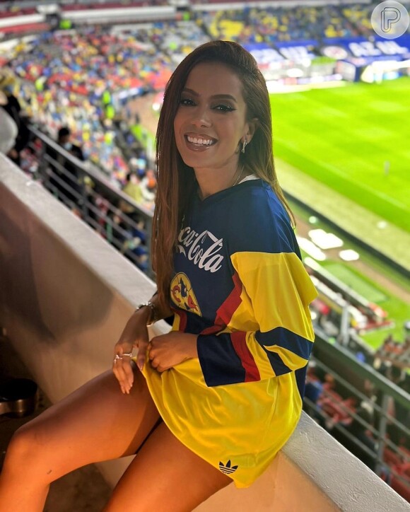 Anitta está passando uma temporada no Brasil