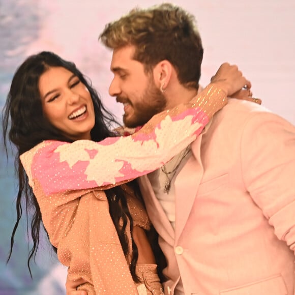 Ana Castela e Gustavo Mioto combinaram cor de look no 'Teleton 2023'