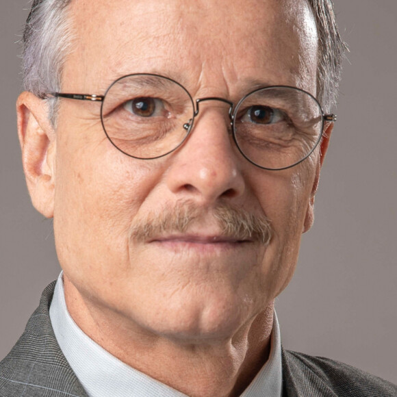 Corpo de Marcello Novaes, aos 61 anos, impressionou a web em foto sem camisa: 'Meu Deus, que calor!'