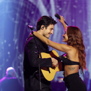 Anitta se apresentou com Tiago Iorc na noite anterior ao Grammy Latino