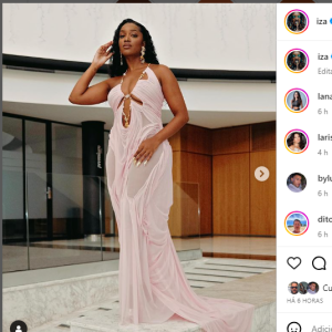 Iza recebeu chuva de elogios após usar look rosa com transparência no Grammy Latino