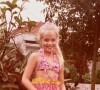 Angélica na infância surgiu usando saia rosa e biquíni; foto mostra que sua paixão por moda vem desde pequena