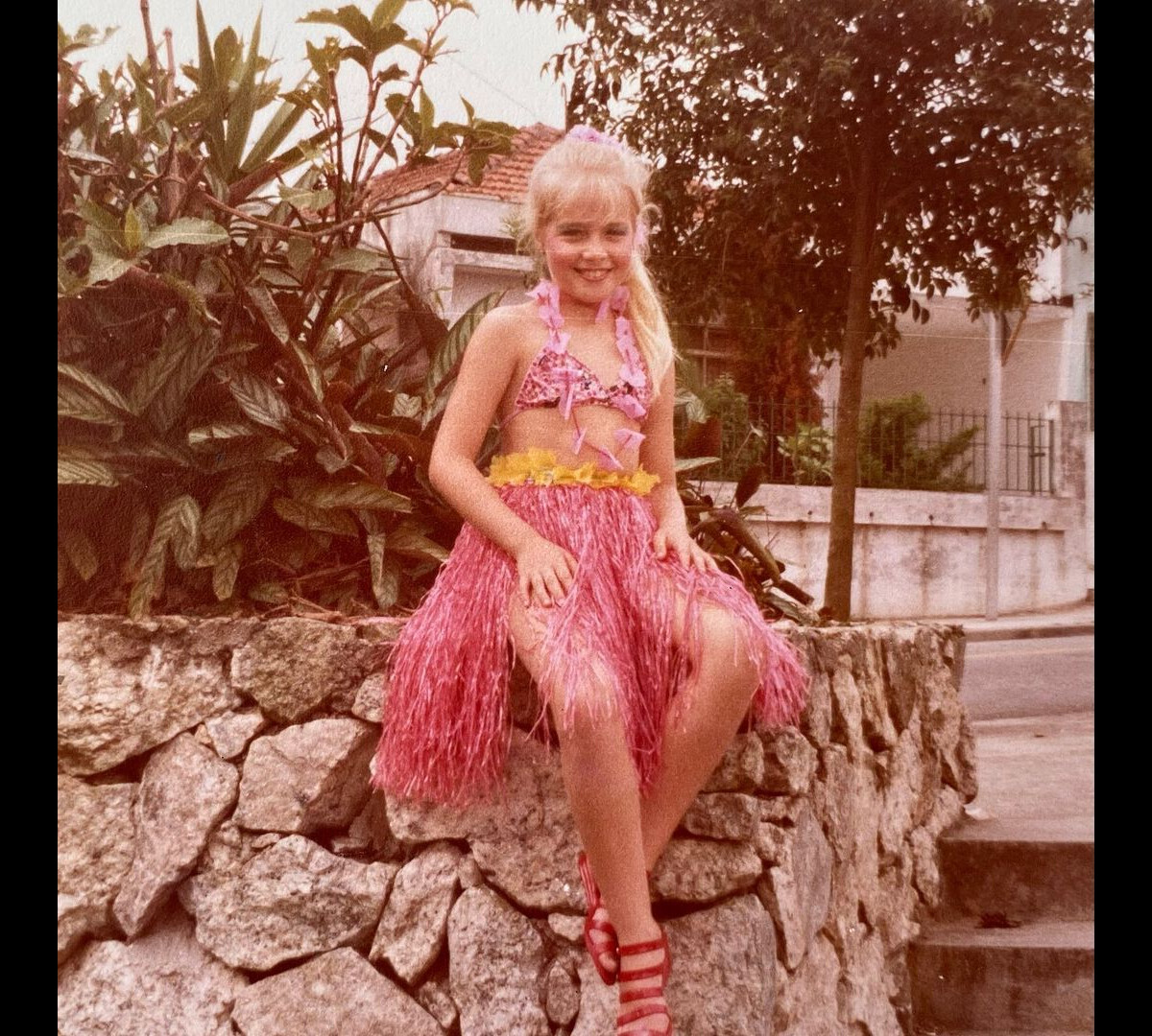 Angélica usa vestido repleto de flores na sua festa de 50 anos, Moda &  Beleza