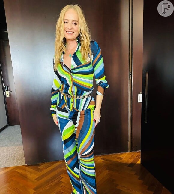 Ícone da moda que está fazendo aniversário de 50 anos, Angélica usou um look colorido na festa de 53 anos de Luciano Huck