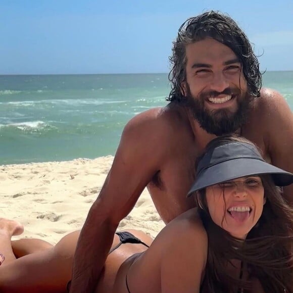 Deborah Secco é casada com Hugo Moura atualmente, mas teve outros relacionamentos com famosos e colocou a pulga atrás da orelha das pessoas