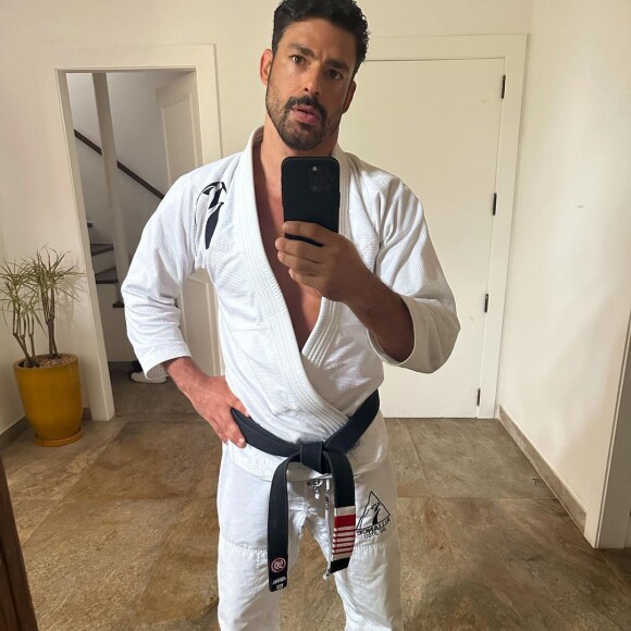 Nova namorada de Cauã Reymond, a cirurgiã-dentista Luiza Watson vem assumindo a relação com o ator para amigos próximos