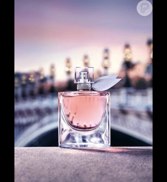 O frasco do perfume La Vie Est Belle virou tão icônico quanto a fragrância do perfume