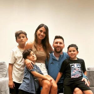 Imprensa argentina aponta que Messi e Antonella estão a um ponto de se separar