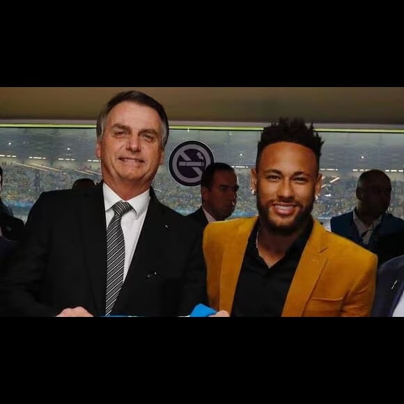 Neymar e Bolsonaro se encontraram em público algumas vezes e estes encontros renderam diversas reações na web