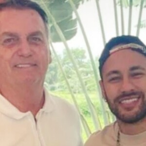 'Incomível': Neymar ganha presente excêntrico de Bolsonaro e vira motivo de chacota