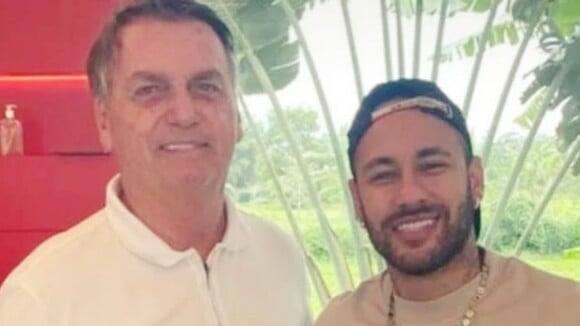 'Incomível': Neymar ganha presente excêntrico de Bolsonaro e vira motivo de chacota