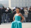 Andressa Suita, convidada pela grife LOEWE para a Semana de Moda de Paris, usou vestido que foi comparado à sofá 