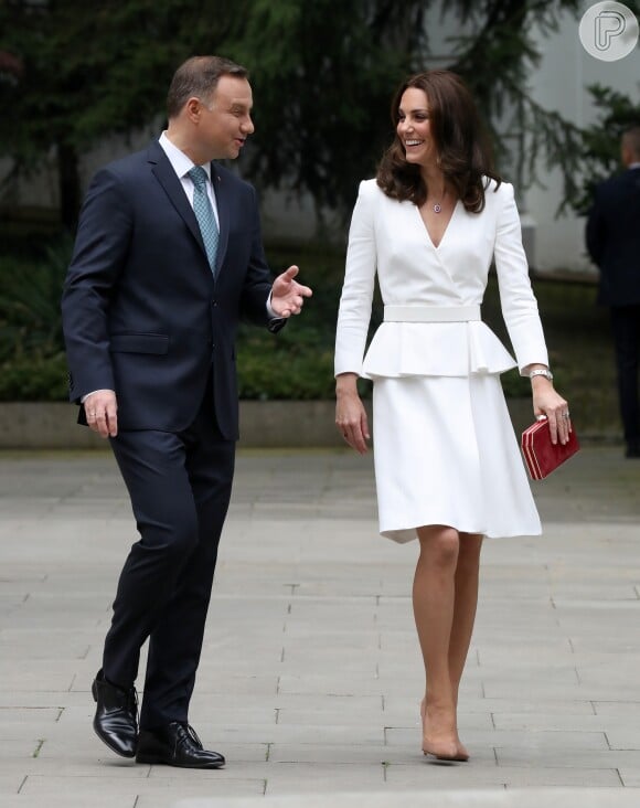 Conjunto com blazer peplum deixou visual de Kate Middleton elegante