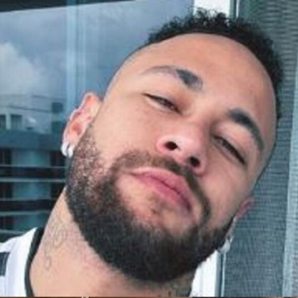 'Parabéns fizeram mais uma vítima', Neymar reage a morte de jovem apontada como namorada de Whindersson em fake news