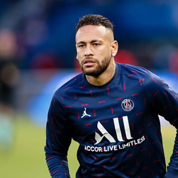 Neymar se posicionou diante da notícia de jovem que cometeu suícidio após ser desmentida em fake news