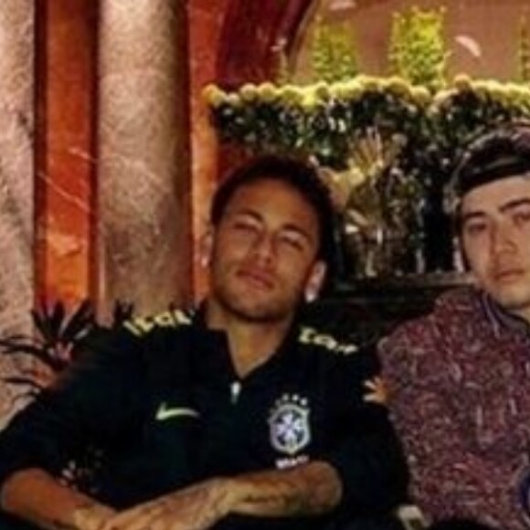 Neymar e Whindersson se conhecem há anos e a notícia da jovem ligada ao humorista que morreu mexeu com o jogador