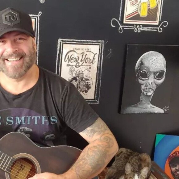 Mingau, do Ultraje a Rigor, no dia do seu aniversário foi atingido na cabeça por uma bala no Rio de Janeiro