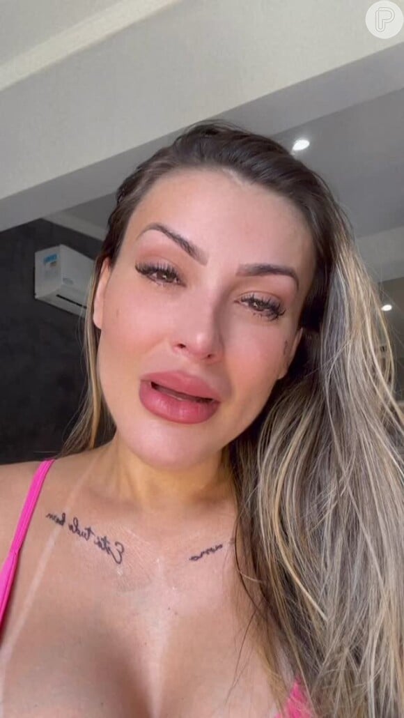 Andressa Urach apareceu aos prantos e relembrou sua história: 'Quando eu tinha 21 anos, eu não tinha leite pra dar pro meu filho. E eu fiquei com muita raiva e comecei a me prostituir'