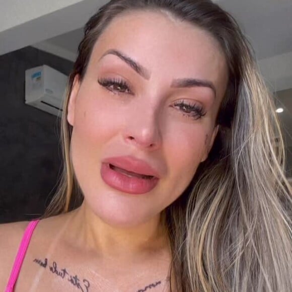 Andressa Urach apareceu aos prantos e relembrou sua história: 'Quando eu tinha 21 anos, eu não tinha leite pra dar pro meu filho. E eu fiquei com muita raiva e comecei a me prostituir'