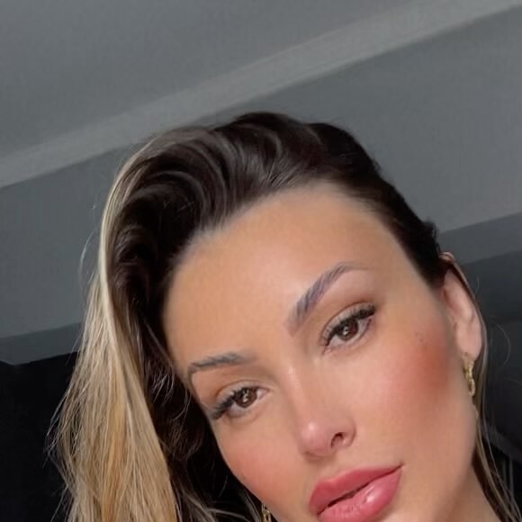 Andressa Urach deu um forte depoimento aos seguidores nesta terça-feira (12)