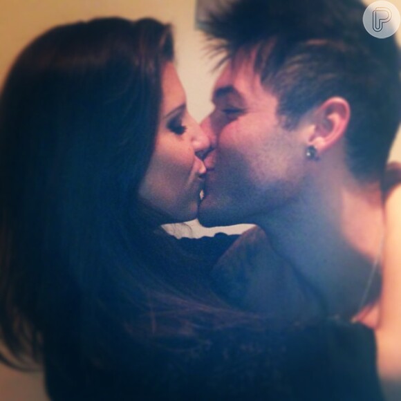 Andressa publica foto beijando Nasser no Instagram, em 3 de abril de 2013