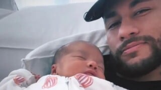 Neyxerox! 5 vezes que a filha do Neymar, Mavie, roubou a cena aos 2 meses de vida por semelhança impressionante com o jogador