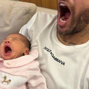 Até bocejando Mavie e Neymar são parecidos