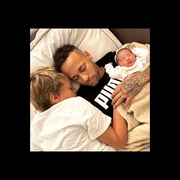 Davi Lucca tem passado tempo com Mavie nos primeiros meses da irmã