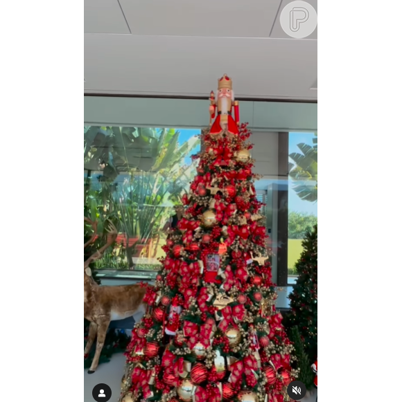 Decoração de luxo do Natal em mansão de Neymar tem Mavie na árvore