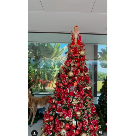 Decoração de luxo do Natal em mansão de Neymar tem Mavie na árvore