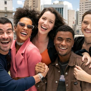 Vênus (Nathalia Dill), Júpiter (Thiago Martins), Andrômeda (Ramile), Plutão (Isacque Lopes), Electra (Juliana Paiva), a família reunida de Família é Tudo, nova navela das sete