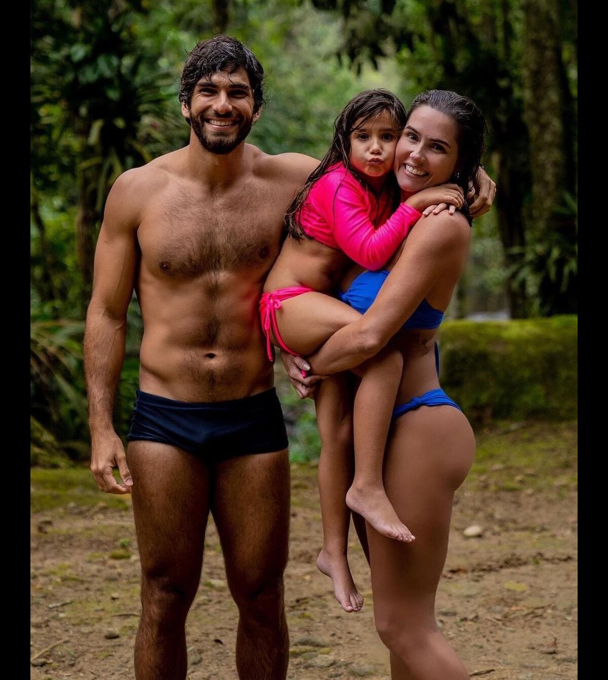 Foto: Deborah Secco e Hugo Moura são pais de Maria Flor - Purepeople