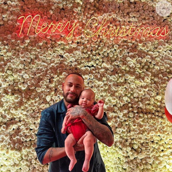 Neymar compartilhou novas fotos com Mavie no Natal