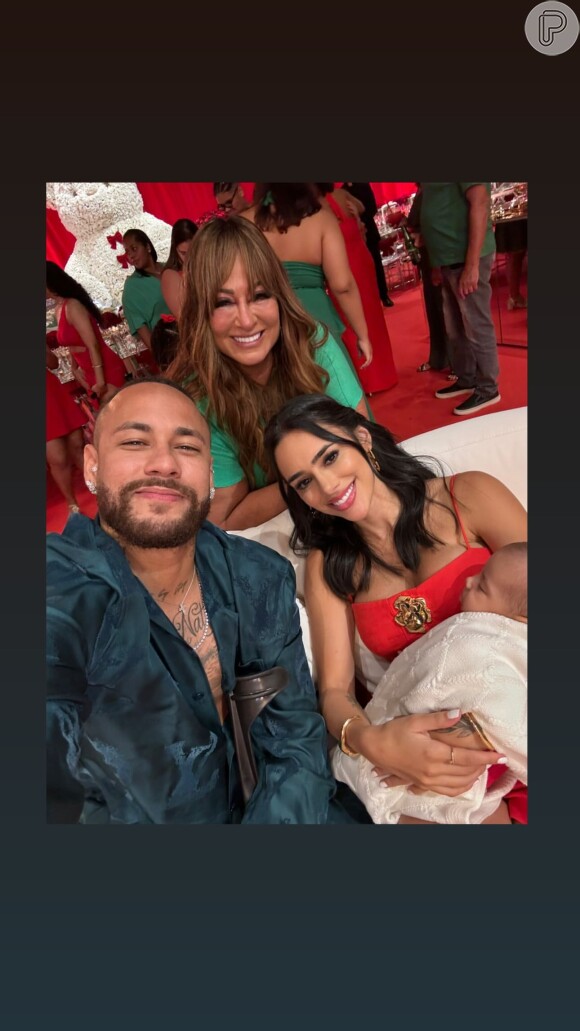 Neymar posou ao lado da mãe, Mavie e Bruna Biancardi