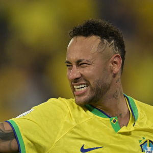 Neymar passou por uma cirurgia no joelho em novembro